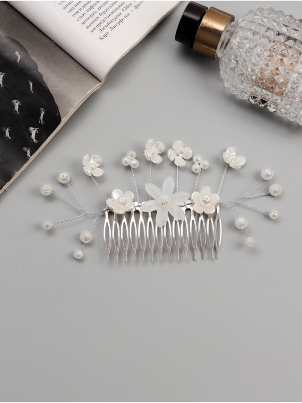 Гребень для волос "Эмилия" цветы бусинки, 11х6,5 см, белый