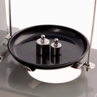 Весы лабораторные, с набором гирь 200 г.