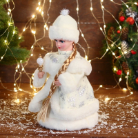 Снегурочка "В белой шубке с сердечком" двигается, 16х30 см
