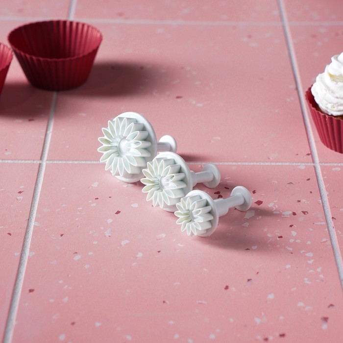 Набор плунжеров кондитерских Доляна &laquo;Герберы&raquo;, 3 шт, размеры цветков: 4,3 см, 4,8 см, 5,5 см