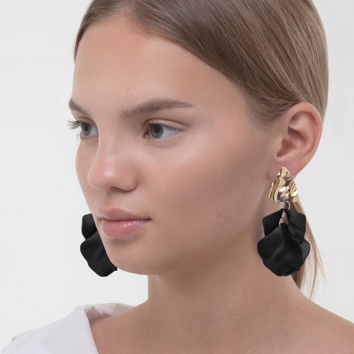 Серьги ассорти &laquo;Ветер&raquo; мятые треугольники, цвет чёрно-золотой