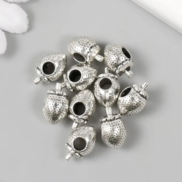 Бусина для творчества металл "Клубника" серебро 0,9х1,6 см