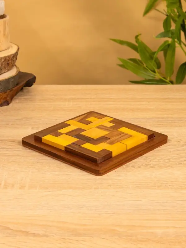 Головоломка "Паззл" 16х16х2 см, дерево шишам