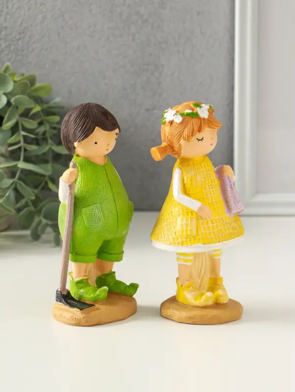 Сувенир полистоун "Малышка и мальчишка вафельные наряды" набор 2 шт 5,7х6,8х15 см