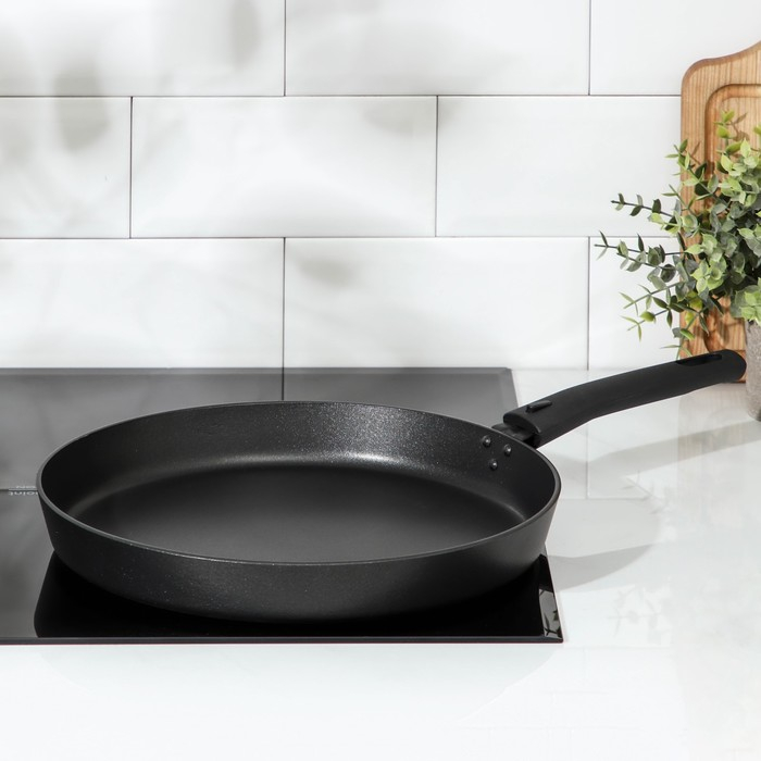 Сковорода &laquo;Дарья&raquo;, d=30 см, съёмная ручка, антипригарное покрытие, цвет чёрный