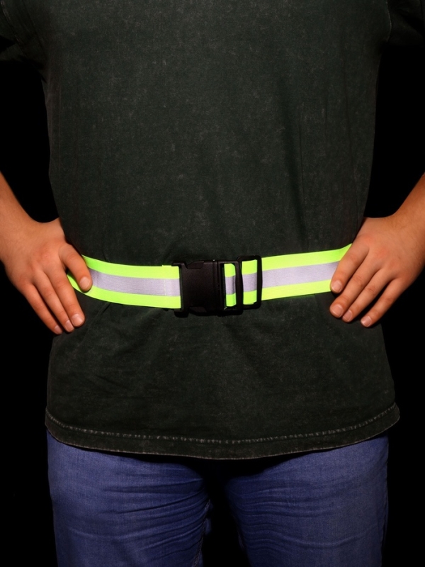 Светоотражающий пояс эластичный 1 полоса 2см 50-100см*4,5см на фастексе салатов/чёрн АУ