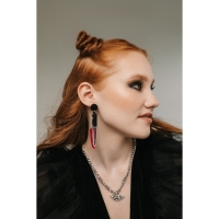 Серьги акрил &laquo;Ножи&raquo; окровавленные, цвет красно-белый в чёрном металле