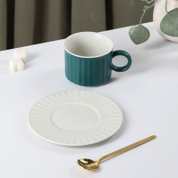 Чайная пара керамическая &laquo;Профитроль&raquo;, 3 предмета: чашка 180 мл, блюдце d=13,7 см, ложка, цвет зелёный/белый