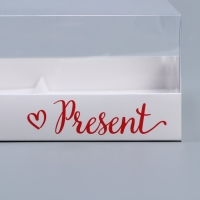Коробка кондитерская для муссовых пирожных &laquo;Present&raquo;, 17.8 х 17.8 х 6.5 см