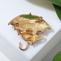 Брошь &laquo;Кошка&raquo; под зонтом, цвет чёрно-жёлтый в золоте