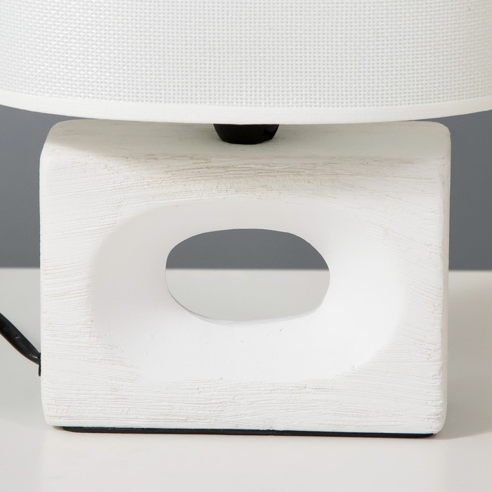 Настольная лампа "Мишель" Е27 40Вт белый 12,5х20х27 см RISALUX