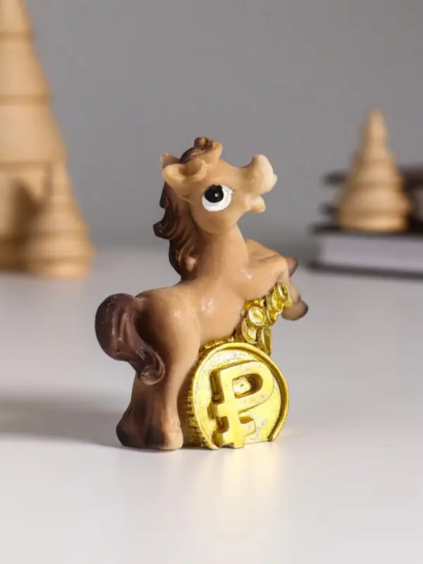 Сувенир полистоун "Лошадка с монетой - рубль" МИКС 6,5х2,6х7 см
