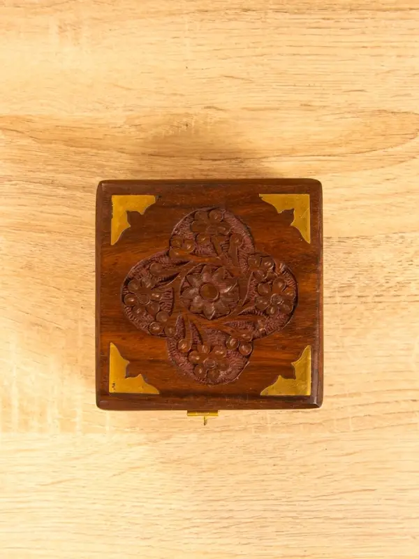 Шкатулка квадратная  с замочком латунь 10х10х6 см, дерево шишам