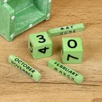 Календарь настольный &laquo;Пара совят&raquo;, 7.5&times;4&times;10 см, дерево, зелёный, оранжевый