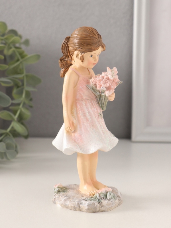 Сувенир полистоун "Малышка в розовом сарафане, с букетом" 6,5х6х15 см