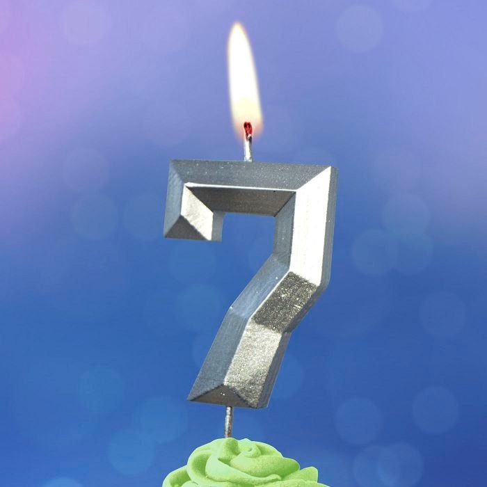 Свеча в торт на шпажке &laquo;Серебряные грани&raquo;, цифра 7, серебряная