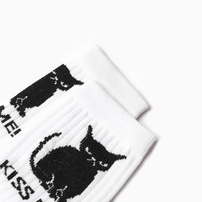 Носки женские &laquo;Kiss me&raquo;, цвет белый, размер 25