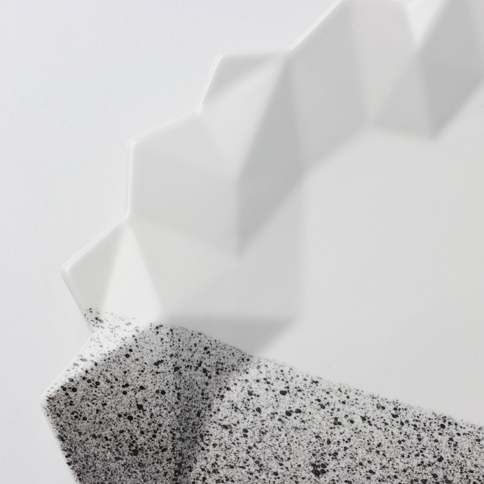 Тарелка керамическая «Снежные горы», 27 см, цвет чёрно-белый Тарелка керамическая «Снежные горы», 27 см, цвет чёрно-белый