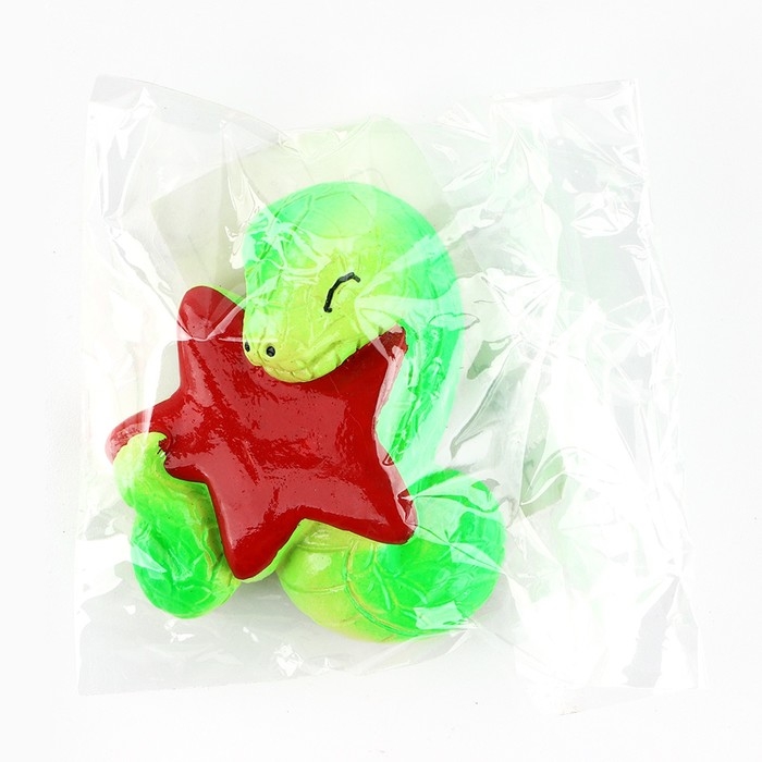 Магнит новогодний &laquo;Змея со свездой&raquo; на Новый год, 4,8 х 5,5 см