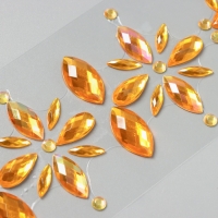 Наклейка пластик стразы "Цветы" жёлтая 25х8,5 см