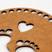 Донышко для вязания резное &laquo;Ножки малыша&raquo;, круг 15 см, хдф 3 мм