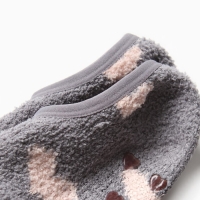 Носки женские укороченные с нескользящей подошвой, цвет светло-серый с сердечками, размер 36-39 Носки женские укороченные с нескользящей подошвой, цвет светло-серый с сердечками, размер 36-39