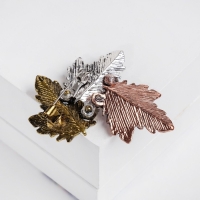 Брошь «Листья» три дубовых, цветная Брошь «Листья» три дубовых, цветная