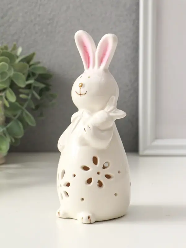 Сувенир керамика свет "Зайка с морковкой" белый 5х5,5х15,5 см