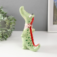 Сувенир керамика "Крокодил с косынкой" зелёный 14,2х9,5х24,5 см Сувенир керамика "Крокодил с косынкой" зелёный 14,2х9,5х24,5 см