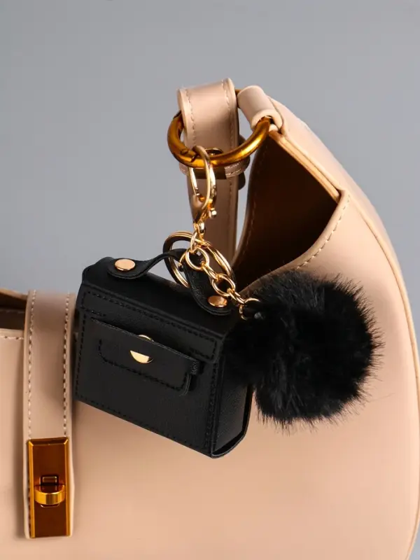 Брелок кожзам с карабином, с пушистиком "Сумочка" чёрный 5,8х2,4х5 см