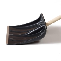 Лопата для уборки снега, пластиковый ковш 380 &times; 365 мм, металлическая планка, деревянный черенок, &laquo;Снеговик&raquo;