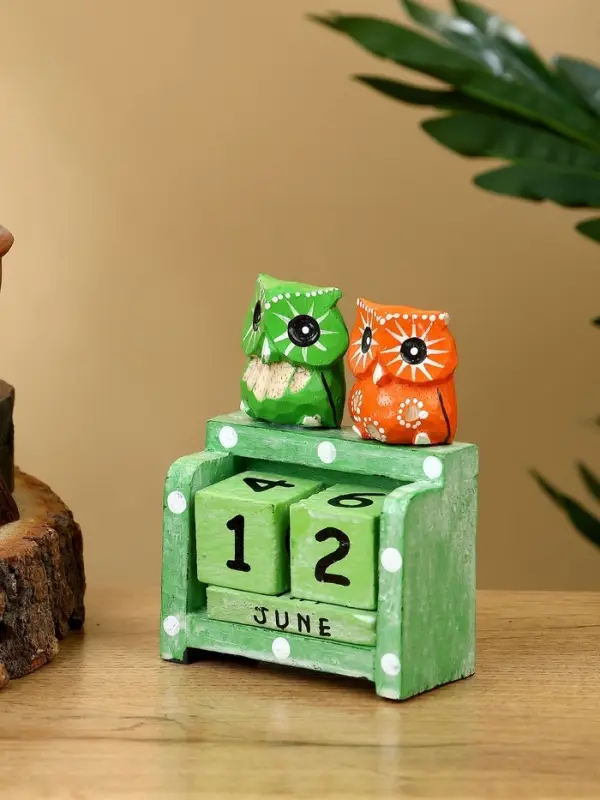 Календарь настольный &laquo;Пара совят&raquo;, 7.5&times;4&times;10 см, дерево, зелёный, оранжевый