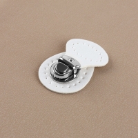 Набор для создания сумки, 4 предмета, кольцо-карабин - 2 шт, ручка, застёжка, цвет белый/серебряный Набор для создания сумки, 4 предмета, кольцо-карабин - 2 шт, ручка, застёжка, цвет белый/серебряный