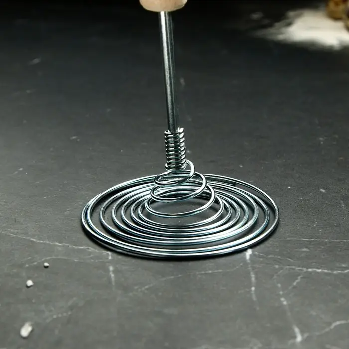 Венчик кухонный для взбивания &laquo;Спираль&raquo;, 27,5 см, с деревянной ручкой