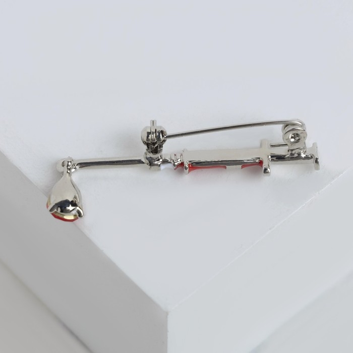 Брошь &laquo;Шприц&raquo; медицинский, цвет красный в серебре