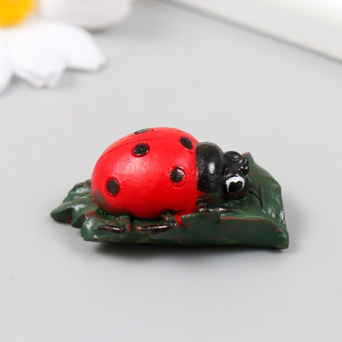Фигурка для флорариума полистоун Фигурка для флорариума полистоун "Божья коровка на листочке" МИКС 4,6х3х1,8 см