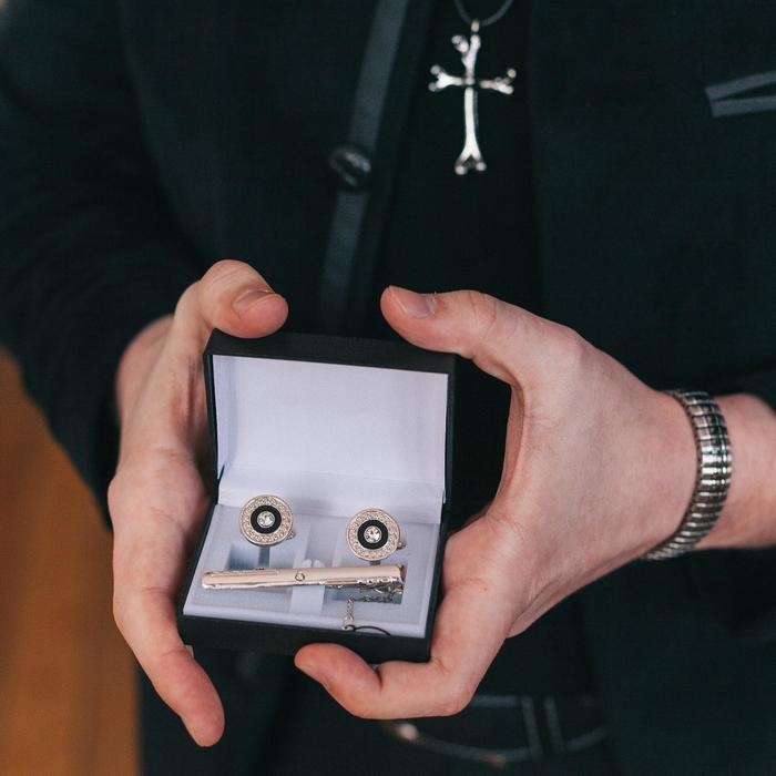 Набор мужской медный «Запонки + Зажим для галстука» круг с гравировкой, цвет чёрно-белый в серебре Набор мужской медный «Запонки + Зажим для галстука» круг с гравировкой, цвет чёрно-белый в серебре