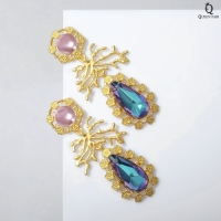 Серьги висячие со стразами &laquo;Цветение&raquo; сказочное, цветные в золоте, 7 см