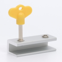 Блокиратор для окон и раздвижных дверей &laquo;Ключик&raquo;, под профиль 10 мм, 2 крепления, цвет желтый, Крошка Я