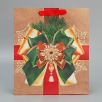 Пакет подарочный новогодний крафтовый вертикальный &laquo;Новогодний подарок&raquo;, M 26 х 30 х 9 см, Новый год