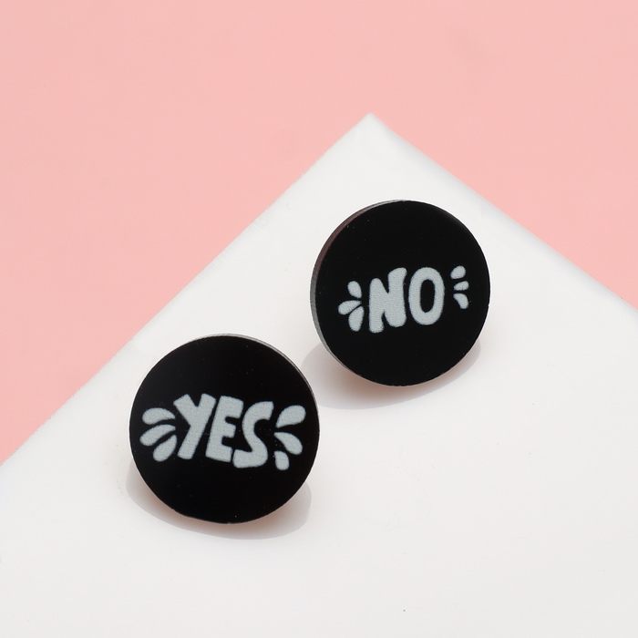Серьги акрил &laquo;Да/Нет&raquo; пусеты, цвет чёрно-белый в серебре