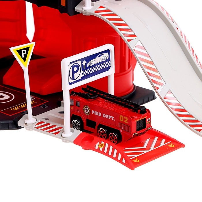 Парковка &laquo;Пожарная станция&raquo;, с металлическими машинкой и вертолётом