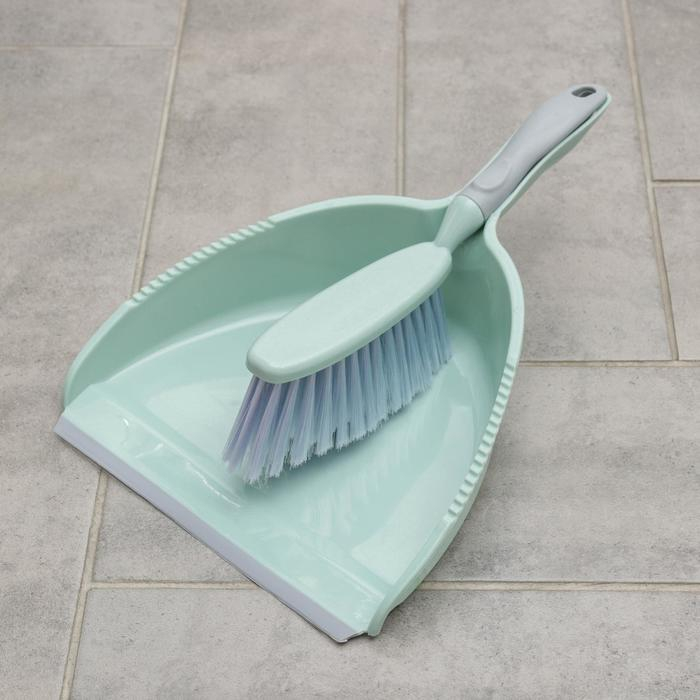 Щётки для уборки, набор из 5 предметов: совок, 3 щётки, водосгон, цвет МИКС