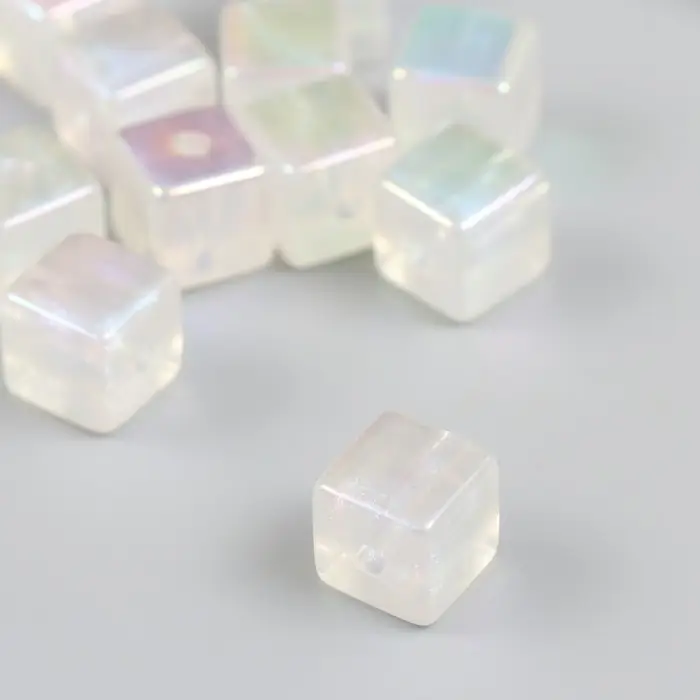 Бусина для творчества пластик "Кубик. Перламутровый блеск" белый 1,4х1,4х1,4 см