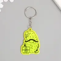 Брелок пластик светоотражающий "Гномик с подарком"  5,5х3,8 см