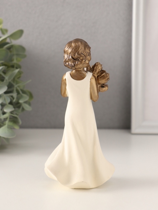 Сувенир полистоун "Девочка с букетом тюльпанов" 7,5х5х15 см