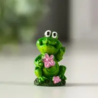 Сувенир полистоун "Лягушонок на полянке" МИКС 2х1,8х3,5 см