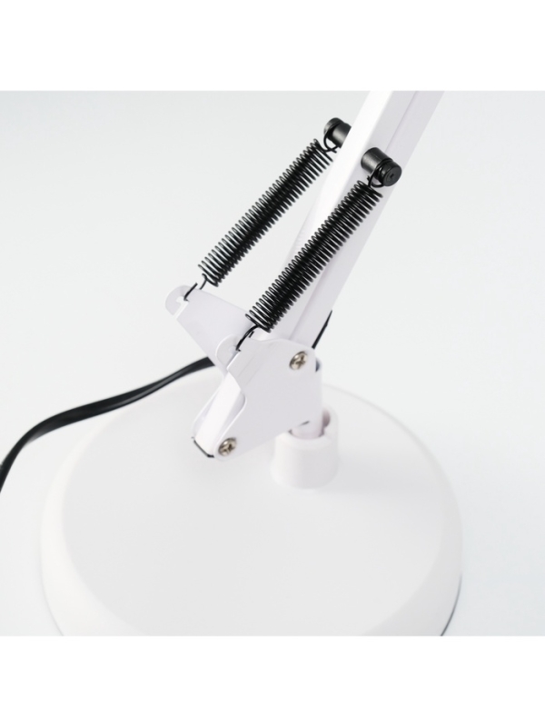 Лампа настольная 810 "Деко, белая" E27 40W RISALUX