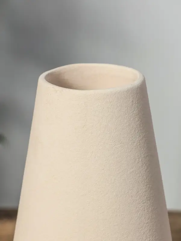 Ваза керамика настольная "Банни" h=20х10 d=6,5 см, белый