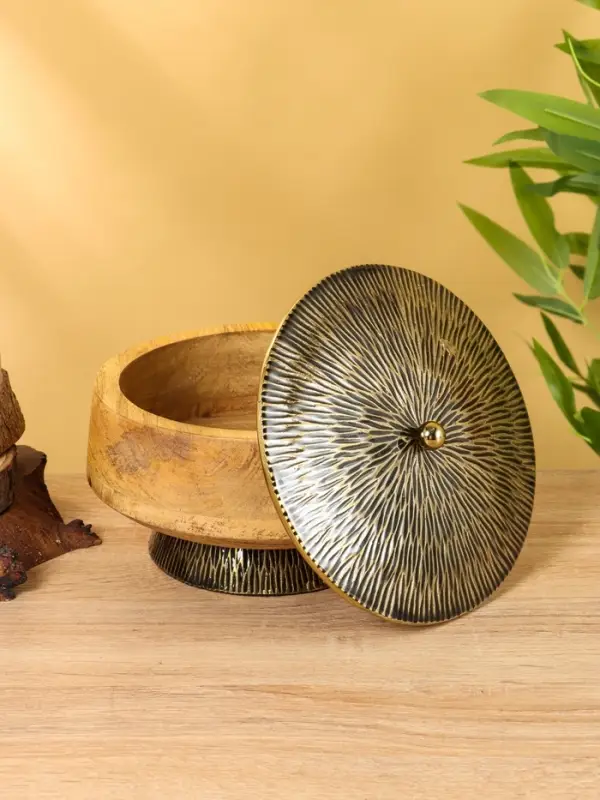 Конфетница с крышкой "Щербет" алюминиевая с манговым деревом 19х19х12 см